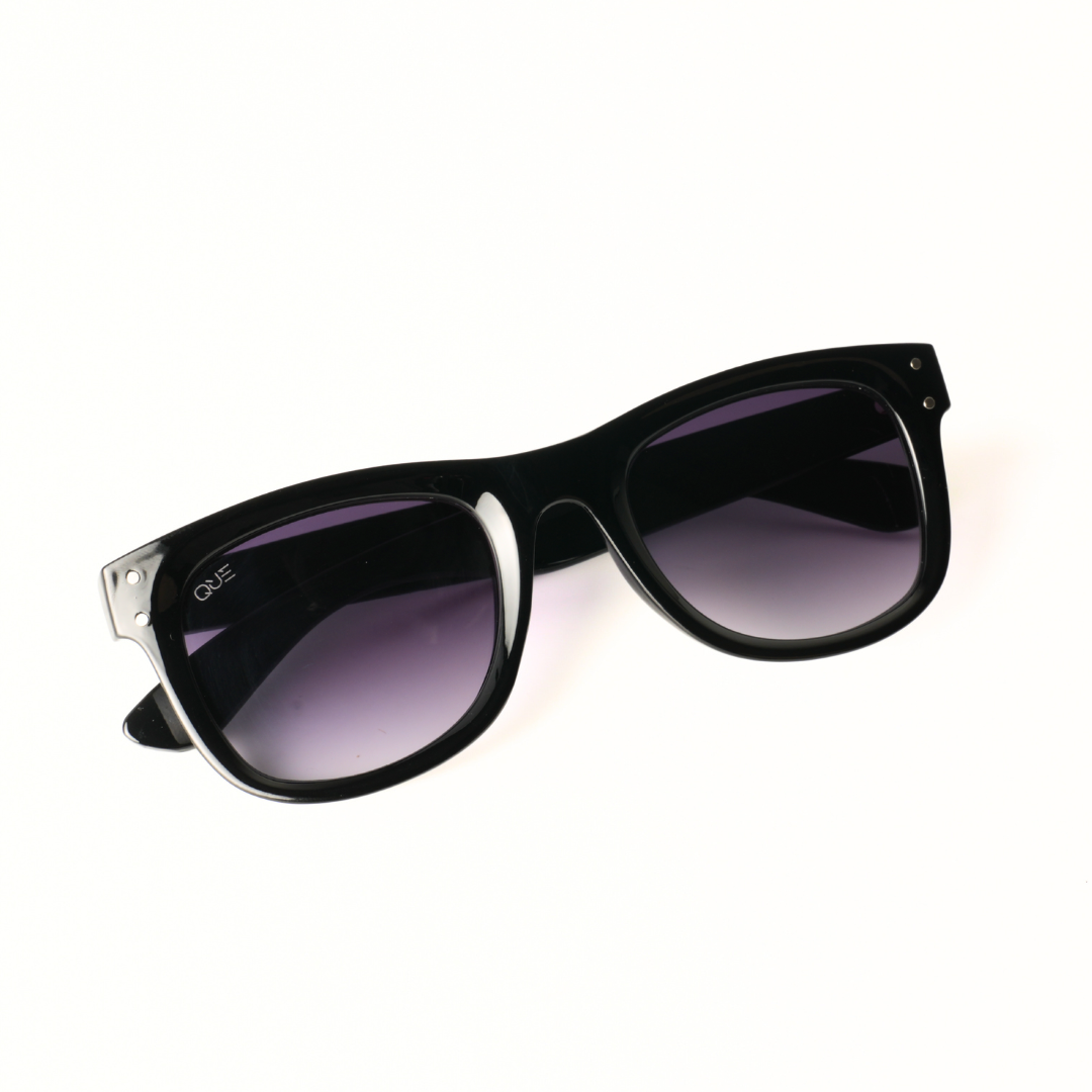QUE STUDDED SQUARE