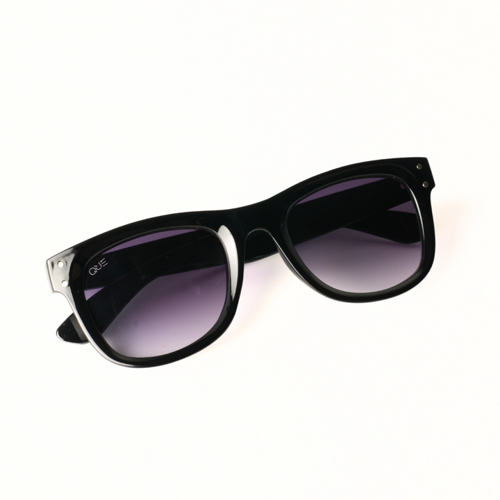 QUE STUDDED SQUARE