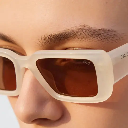 QUE BARE BOLD - MEDIUM - ACETATE