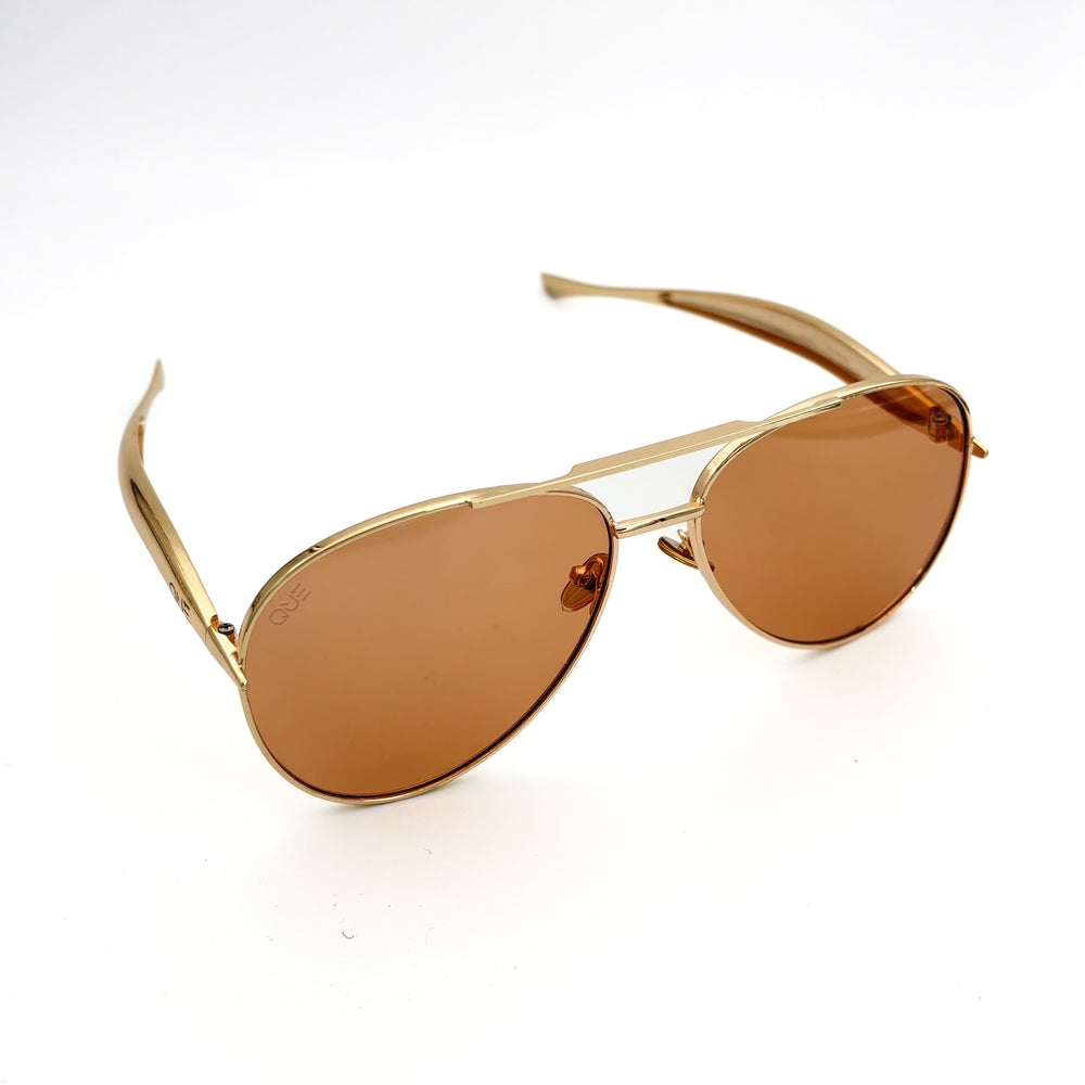 QUE WINGED: WIDE - Que Universe