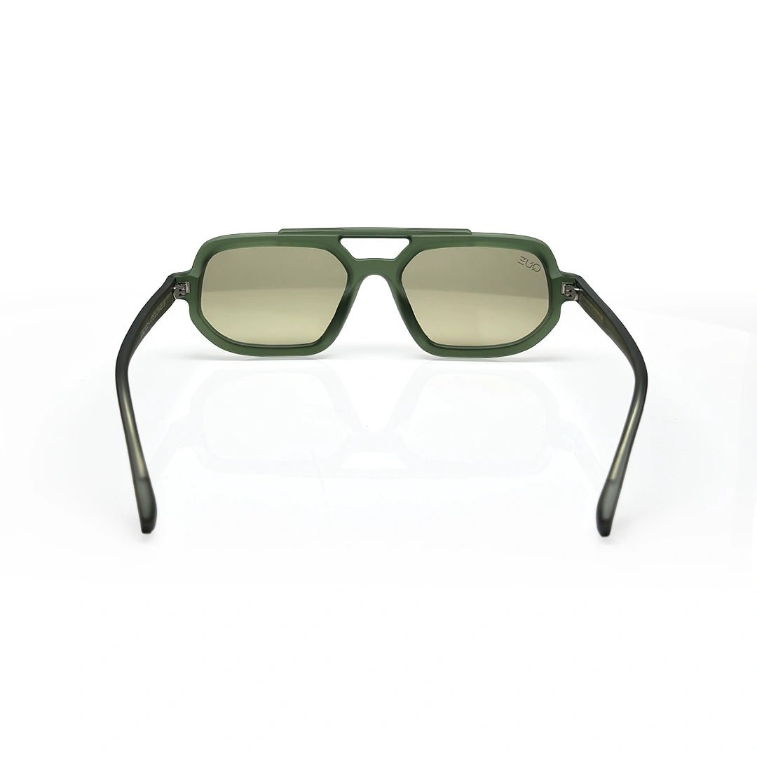 QUE ARANYA - Wayfarer - Que Universe