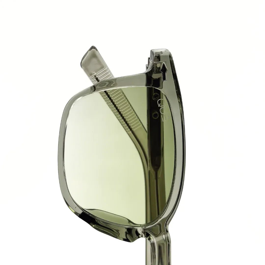 QUE BREEZE - MEDIUM - Wayfarer - Que Universe