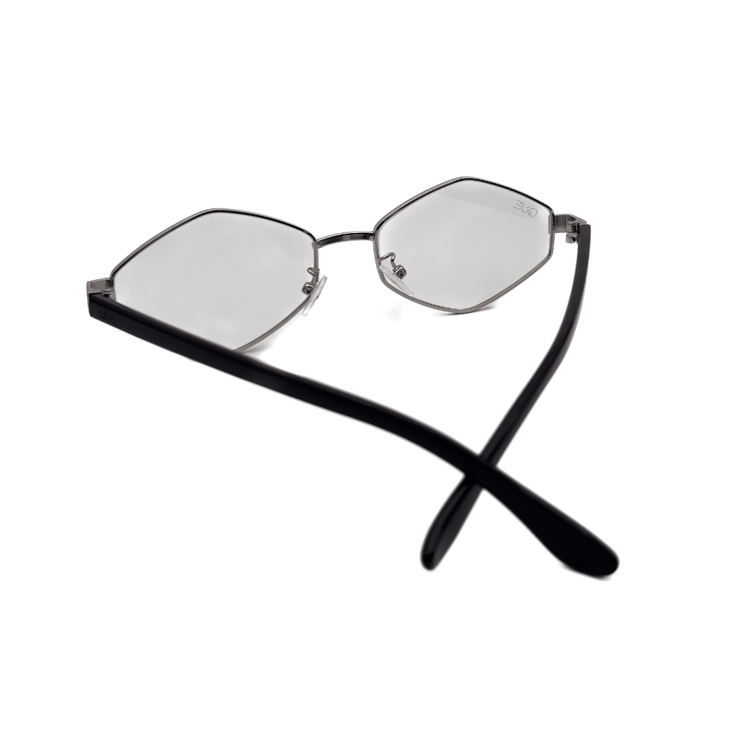 QUE GHOST - MEDIUM - Wayfarer - Que Universe
