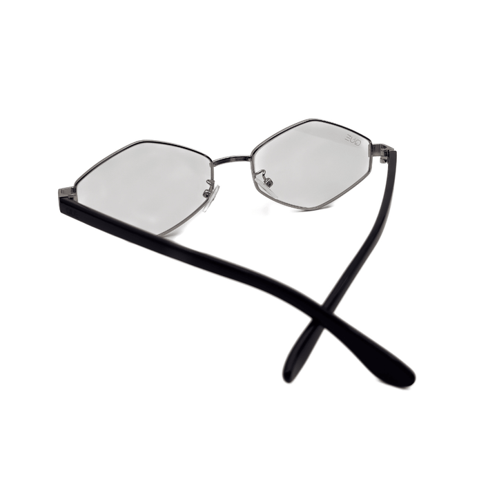 QUE GHOST - MEDIUM - Wayfarer - Que Universe
