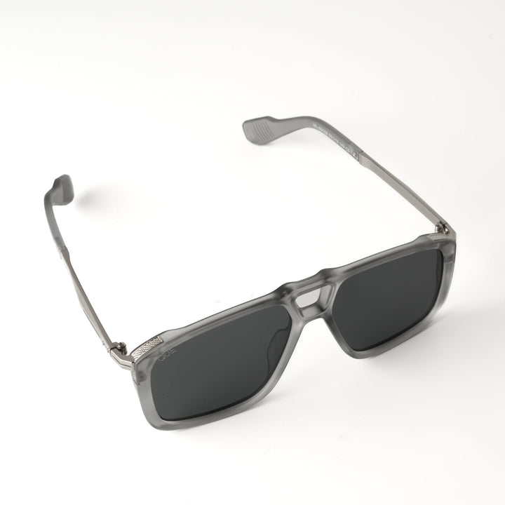 QUE GRAPHITE : MEDIUM - Wayfarer - Que Universe