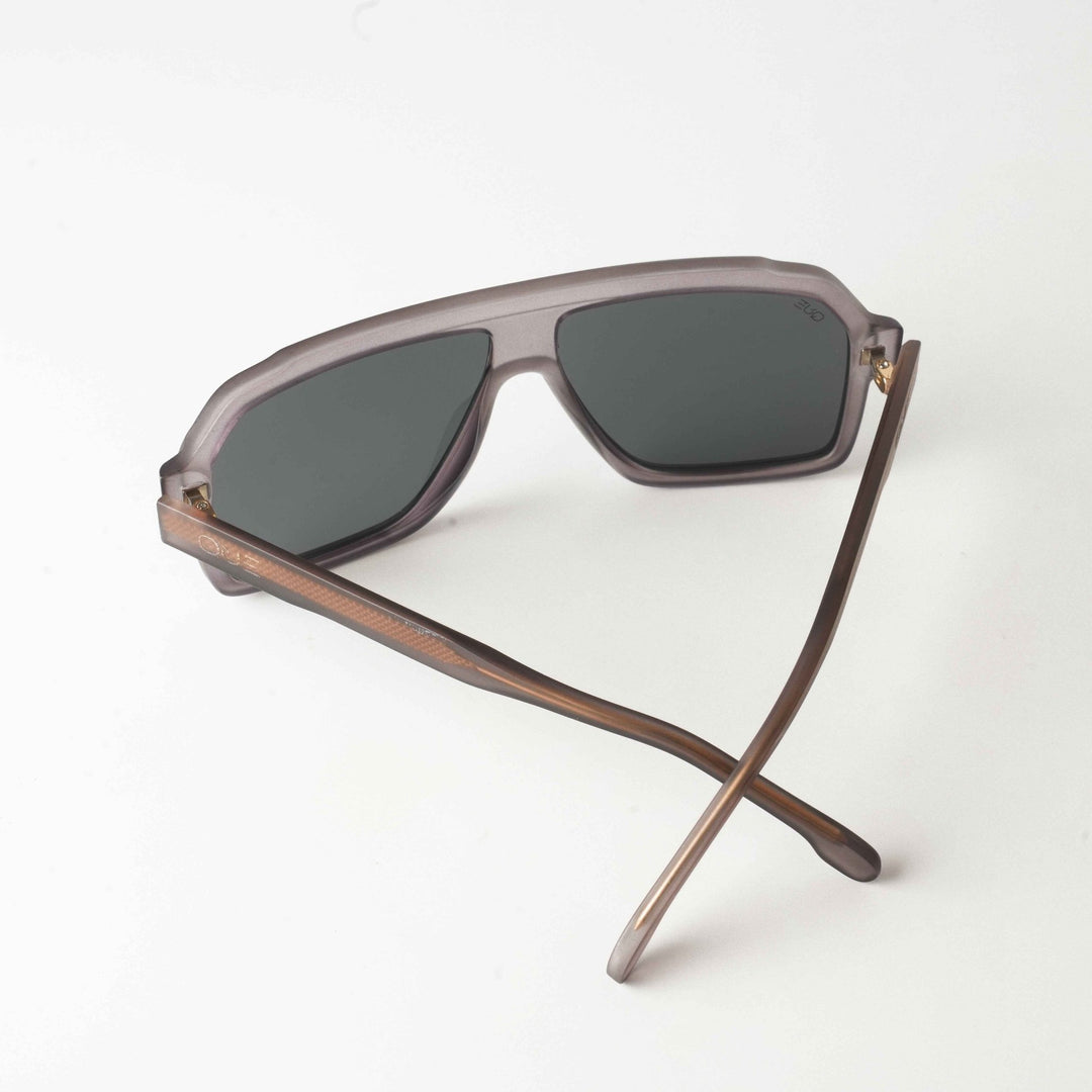 QUE GREYLINE: LARGE - Wayfarer - Que Universe