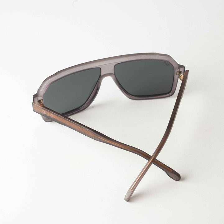 QUE GREYLINE: LARGE - Wayfarer - Que Universe