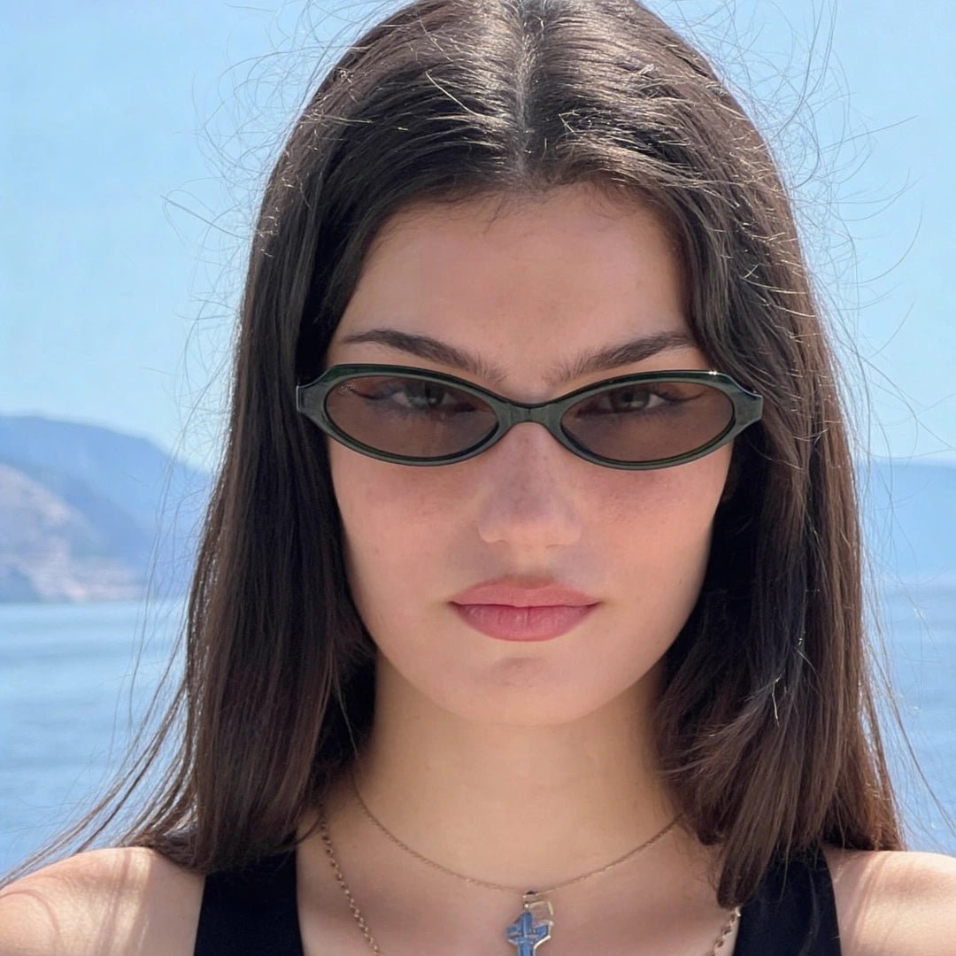 QUE JHOOM - Cat-Eye - Que Universe