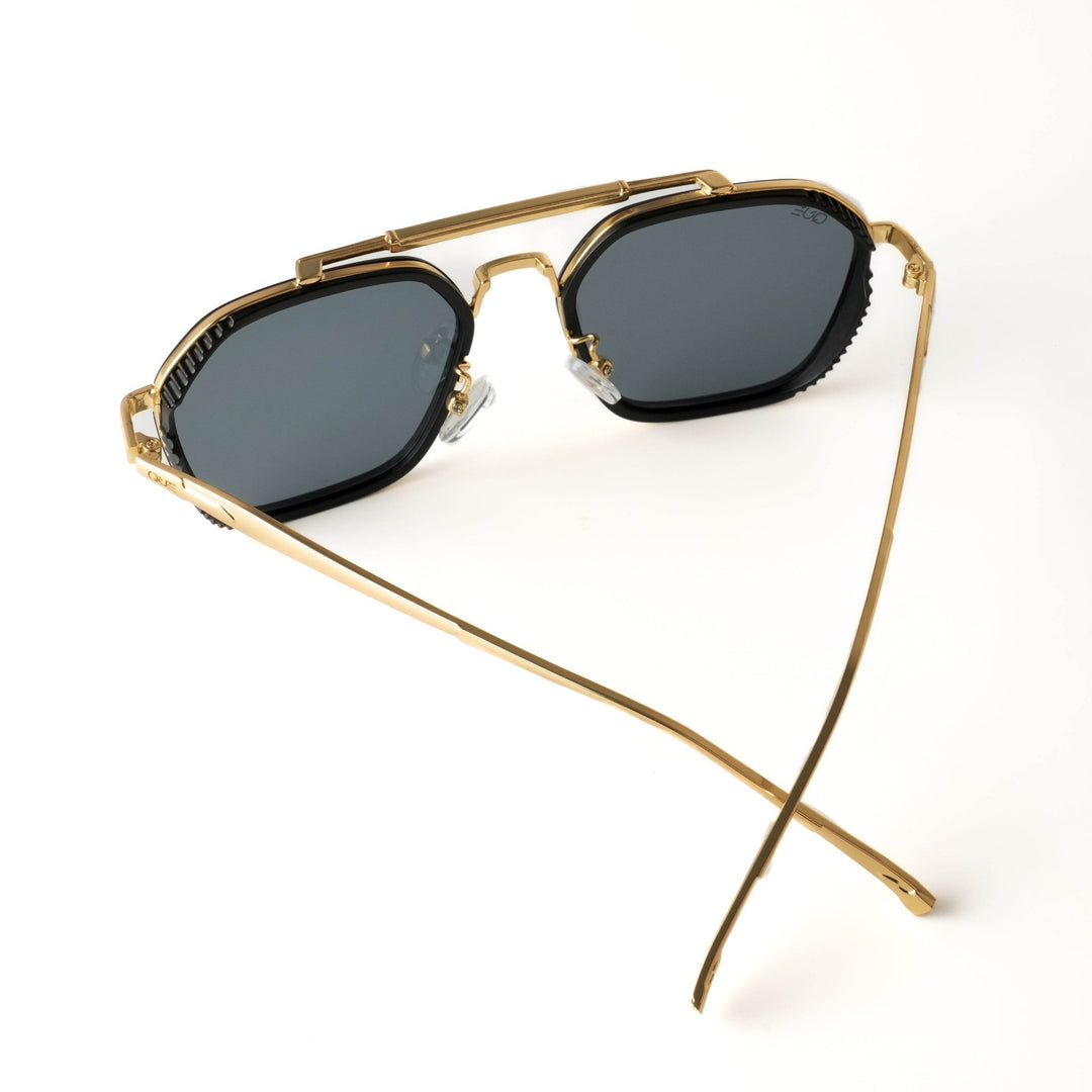 QUE METAL CLUB : MEDIUM - Aviator - Que Universe