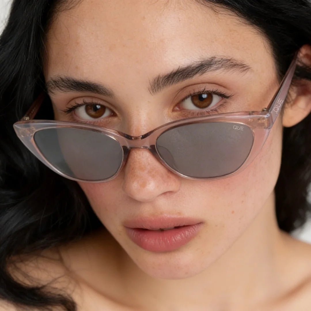 QUE NAZAAKAT - Cat-Eye - Que Universe