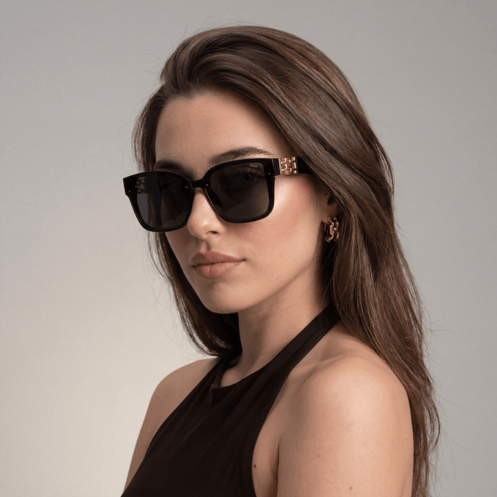QUE SHILA - Wayfarer - Que Universe