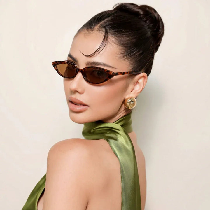 QUE ZEENAT - Cat-Eye - Que Universe