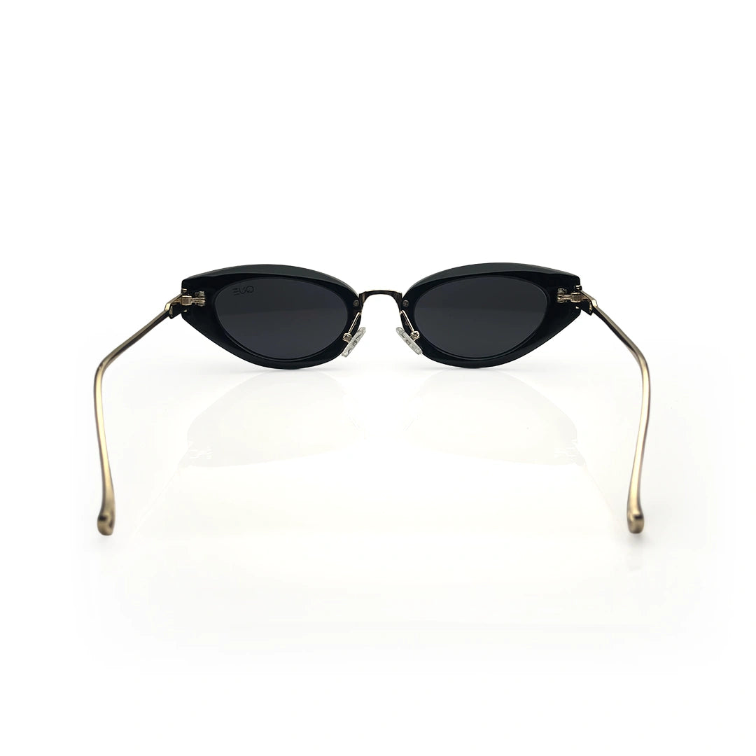 QUE VELVET EDGE - MEDIUM