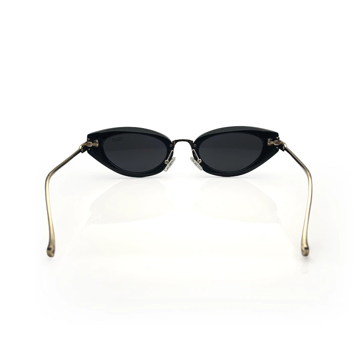 QUE VELVET EDGE - MEDIUM
